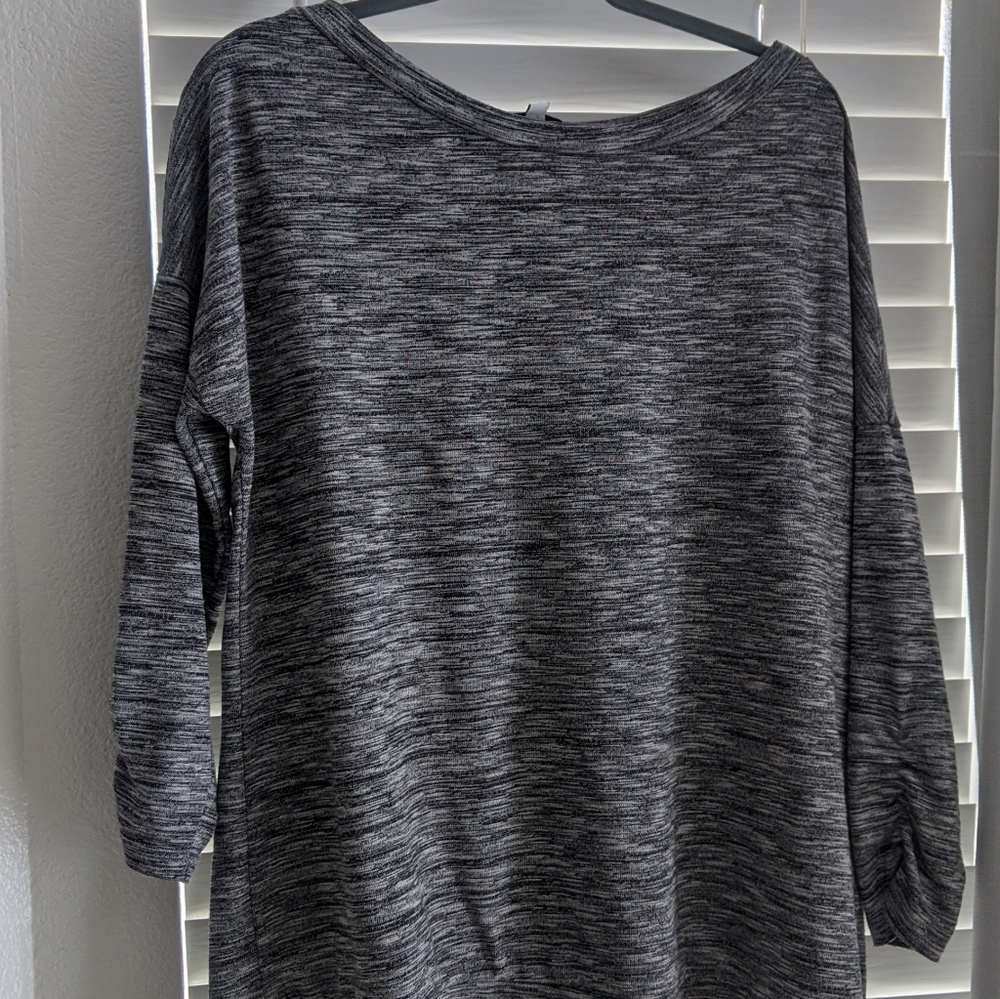 5 / $25🧡 heather grey active sweater